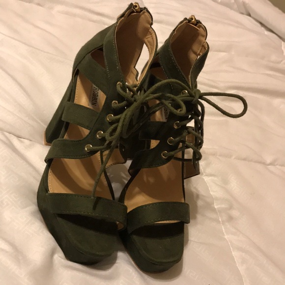 Cape Robbin Shoes - Worn once Olive suede heels
